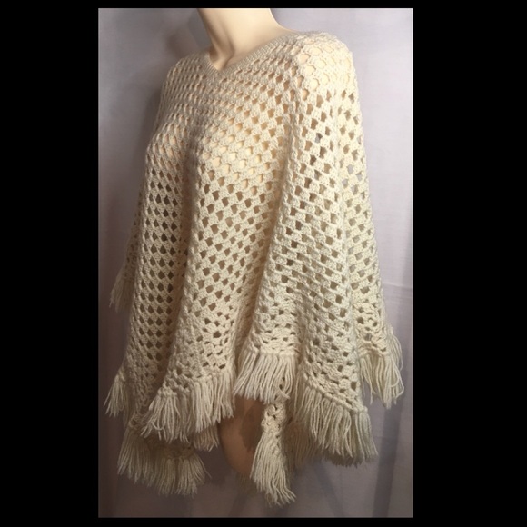 Gorgeous vintage crochet poncho in lemon 🍋 Great for those upcoming winter days - Picture 2 of 8